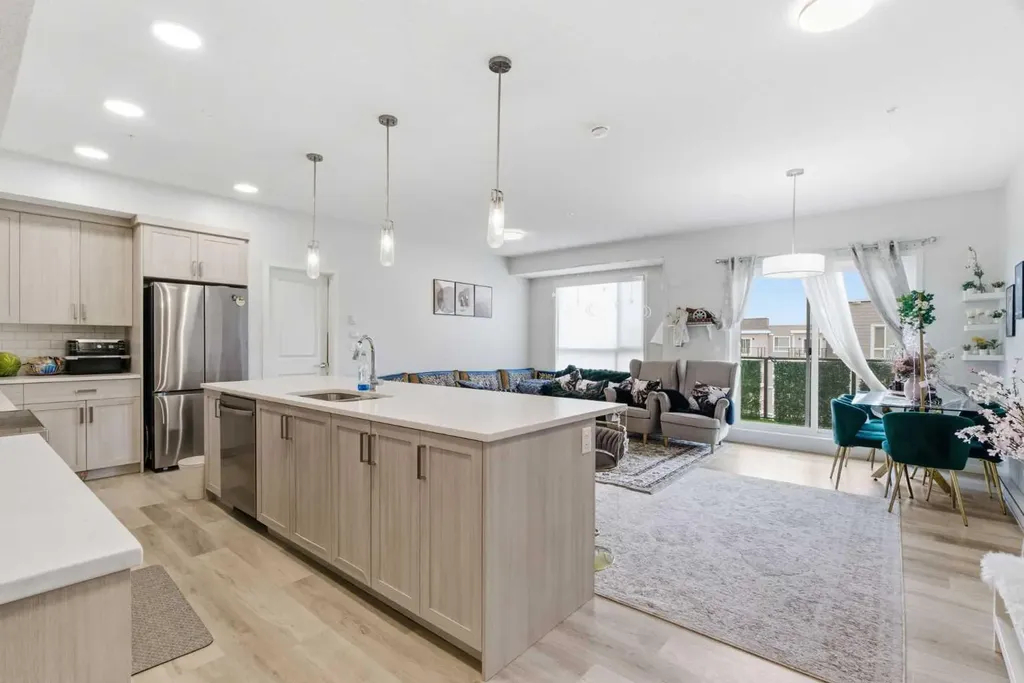 33 Carringham Gate NW Calgary AB T3P 2H6