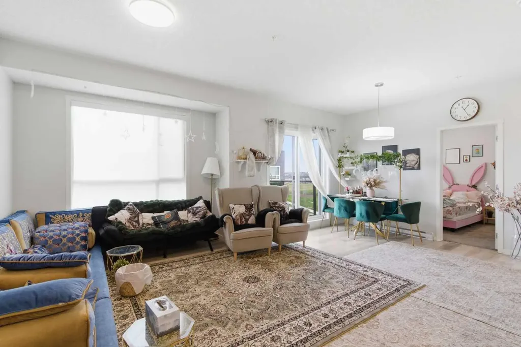 33 Carringham Gate NW Calgary AB T3P 2H6
