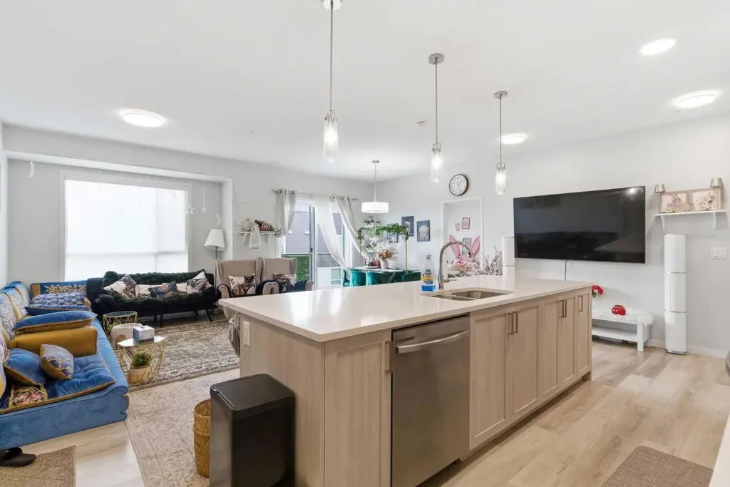 33 Carringham Gate NW Calgary AB T3P 2H6