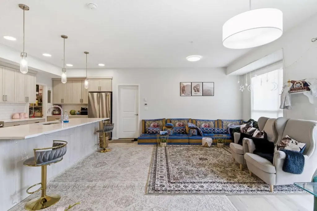 33 Carringham Gate NW Calgary AB T3P 2H6