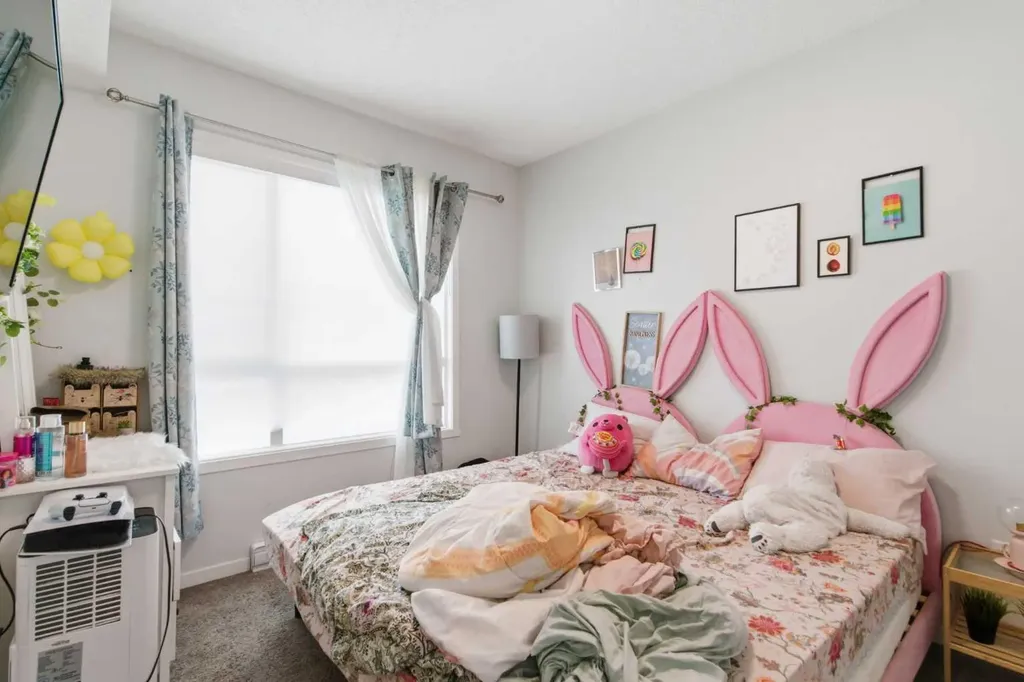 33 Carringham Gate NW Calgary AB T3P 2H6