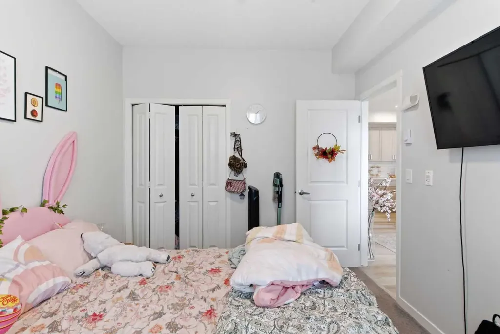 33 Carringham Gate NW Calgary AB T3P 2H6