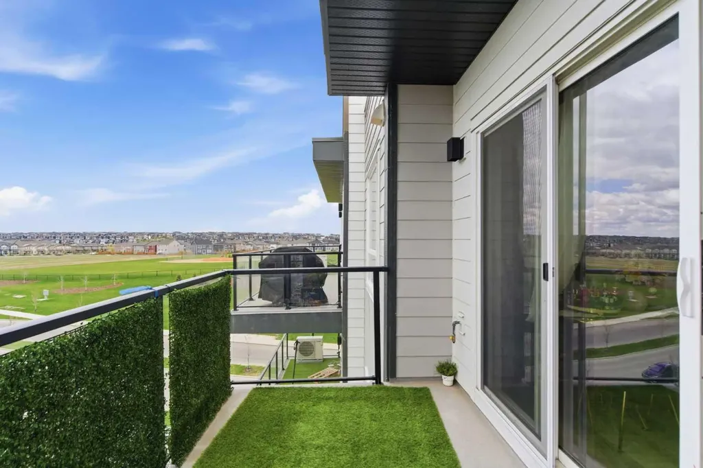 33 Carringham Gate NW Calgary AB T3P 2H6