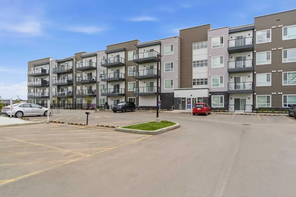 33 Carringham Gate NW Calgary AB T3P 2H6