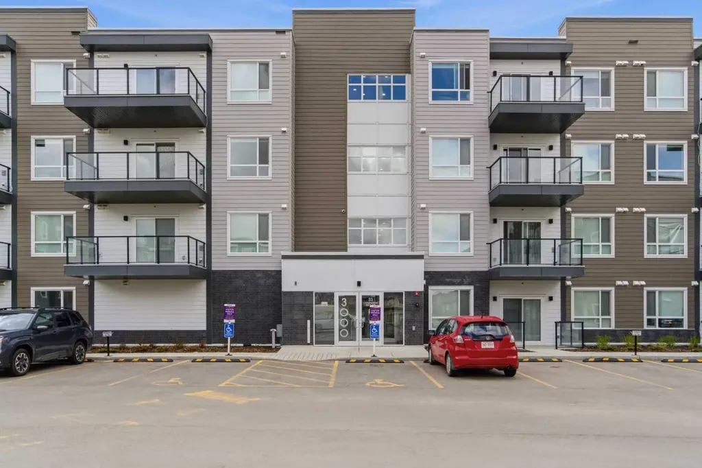 33 Carringham Gate NW Calgary AB T3P 2H6