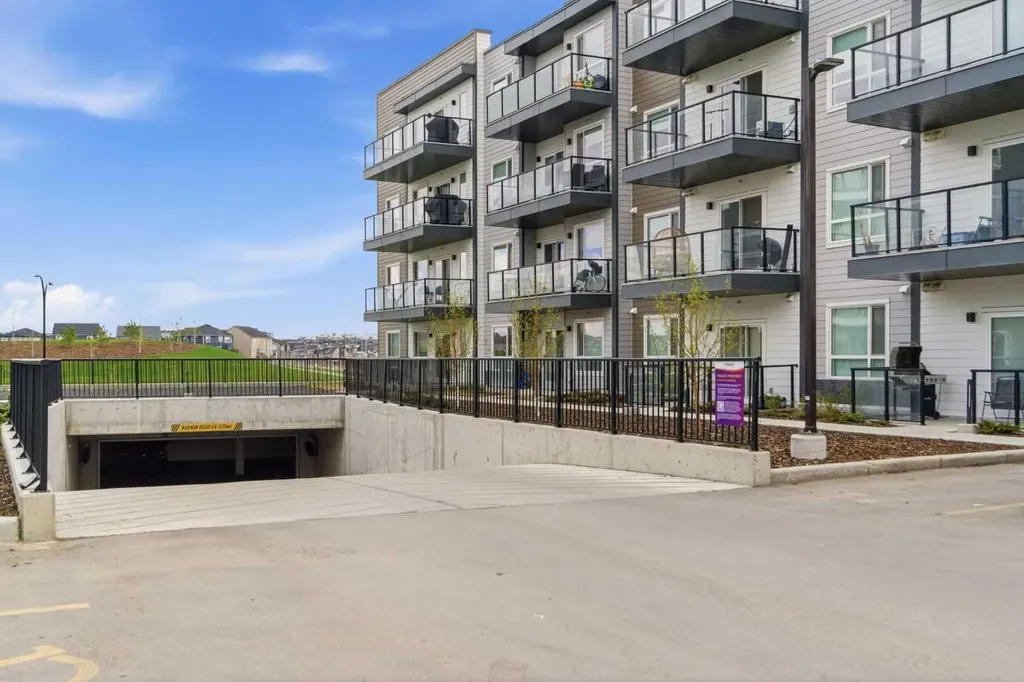 33 Carringham Gate NW Calgary AB T3P 2H6