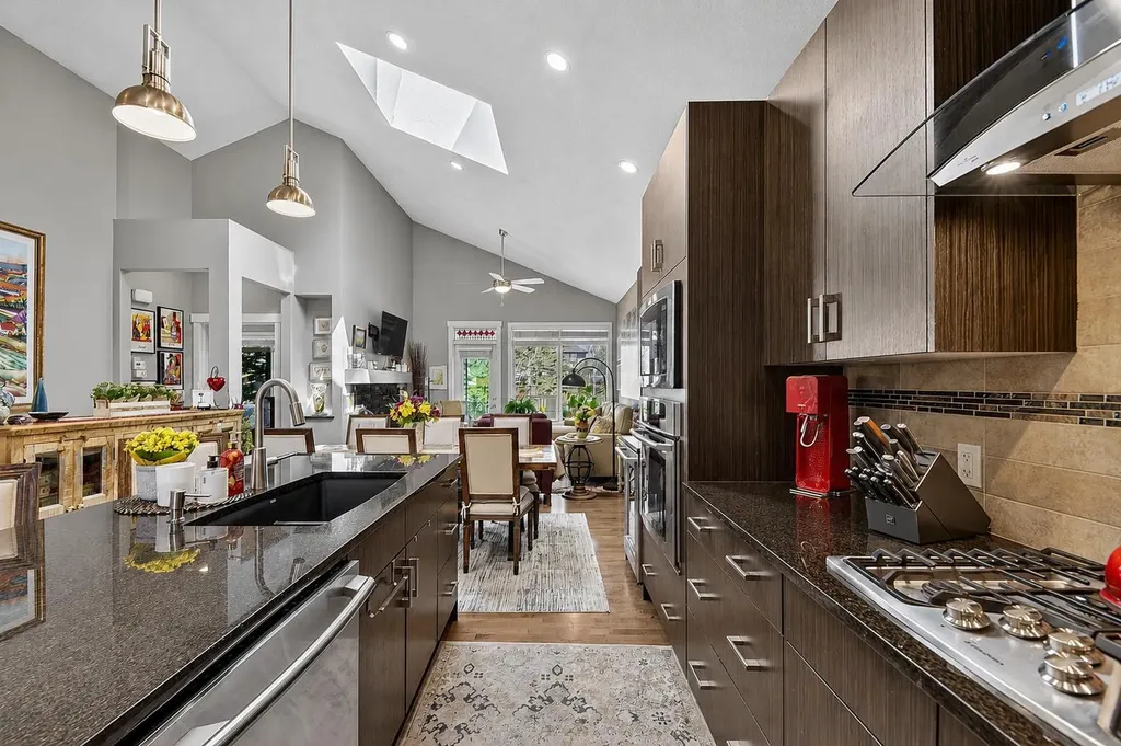 43 Cortina Villas SW Calgary AB T3H 0W8