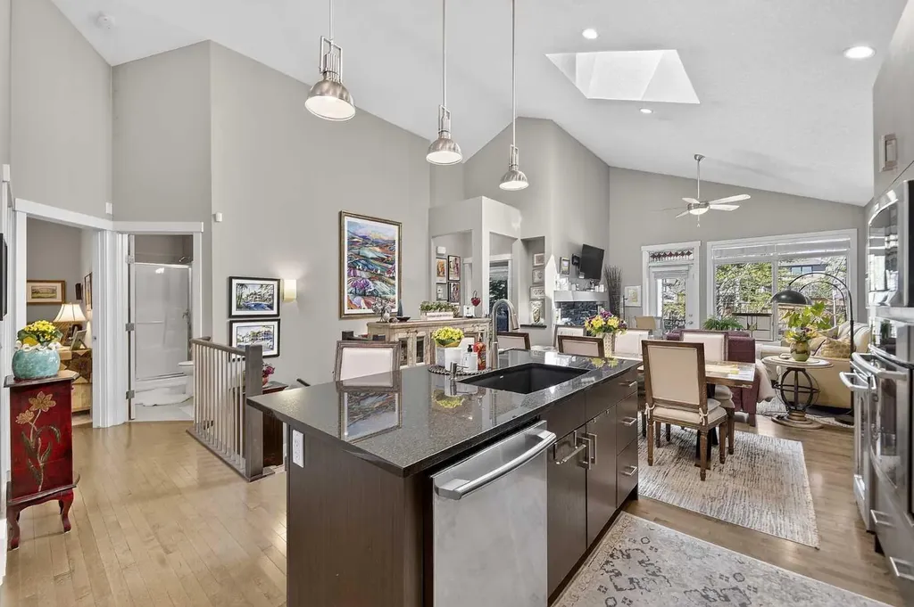 43 Cortina Villas SW Calgary AB T3H 0W8