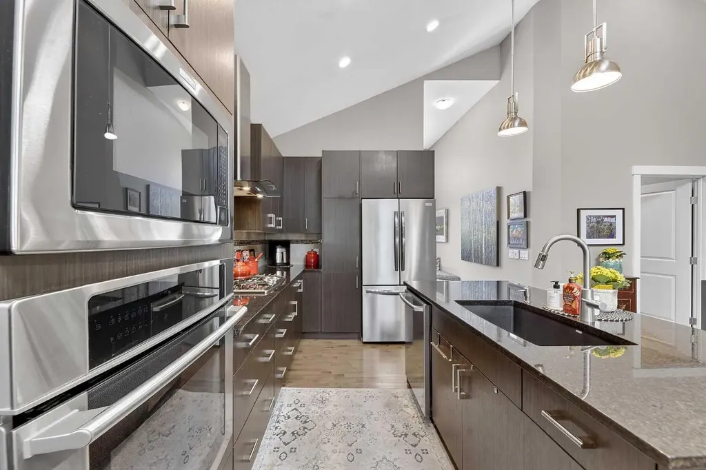43 Cortina Villas SW Calgary AB T3H 0W8