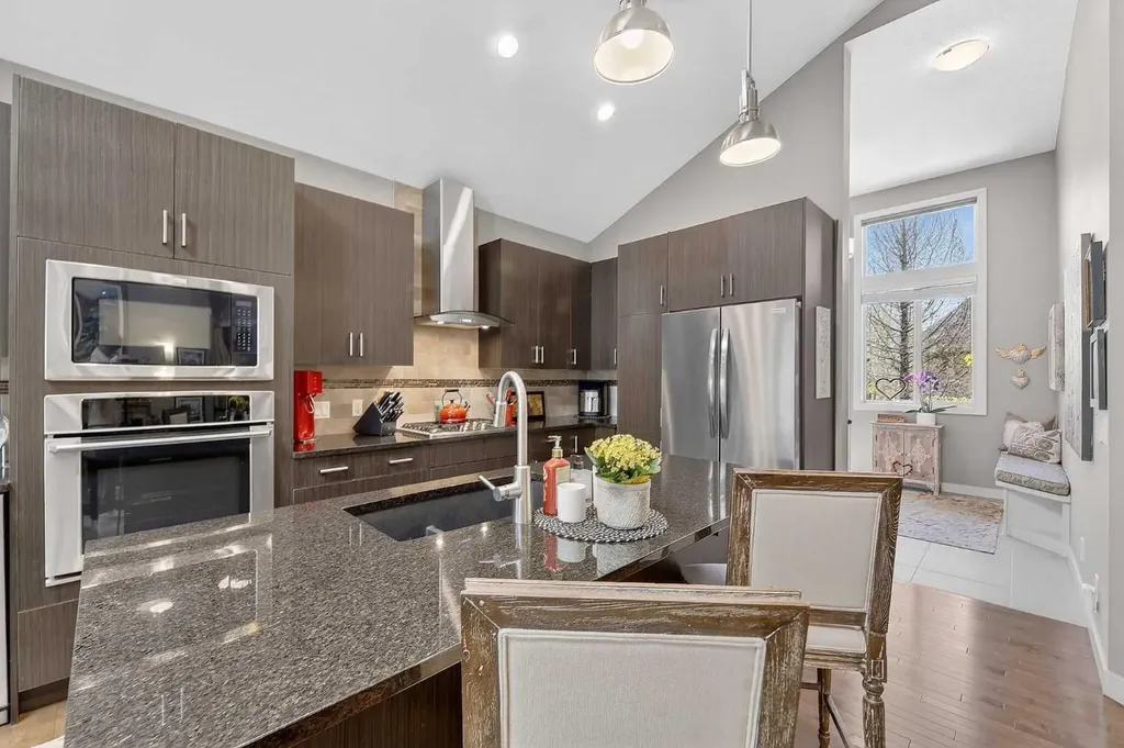 43 Cortina Villas SW Calgary AB T3H 0W8