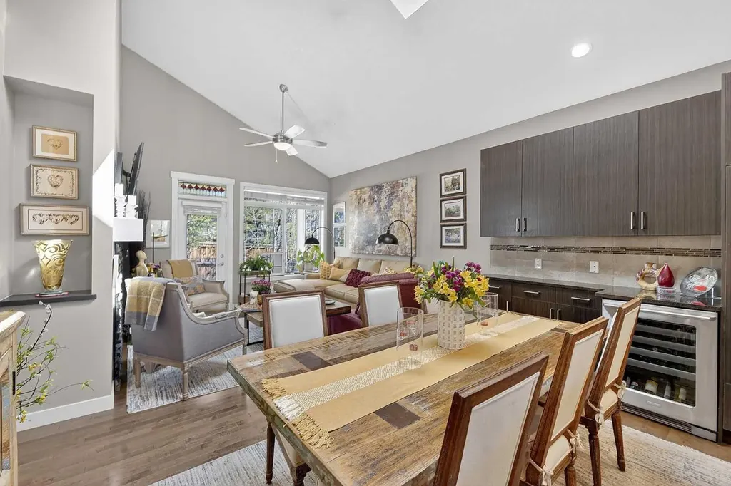 43 Cortina Villas SW Calgary AB T3H 0W8