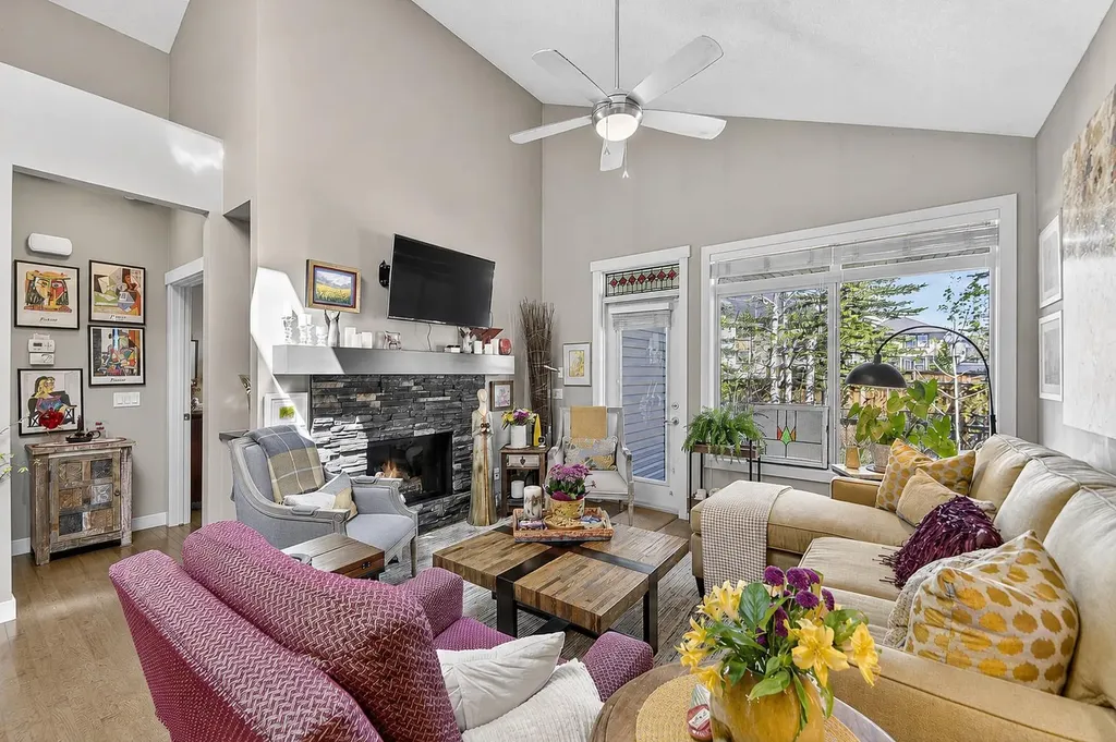43 Cortina Villas SW Calgary AB T3H 0W8
