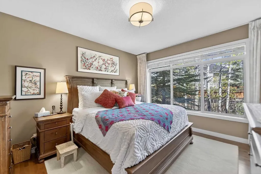 43 Cortina Villas SW Calgary AB T3H 0W8