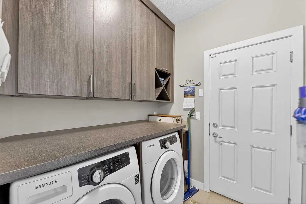 43 Cortina Villas SW Calgary AB T3H 0W8