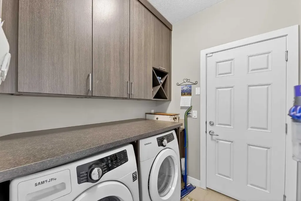 43 Cortina Villas SW Calgary AB T3H 0W8