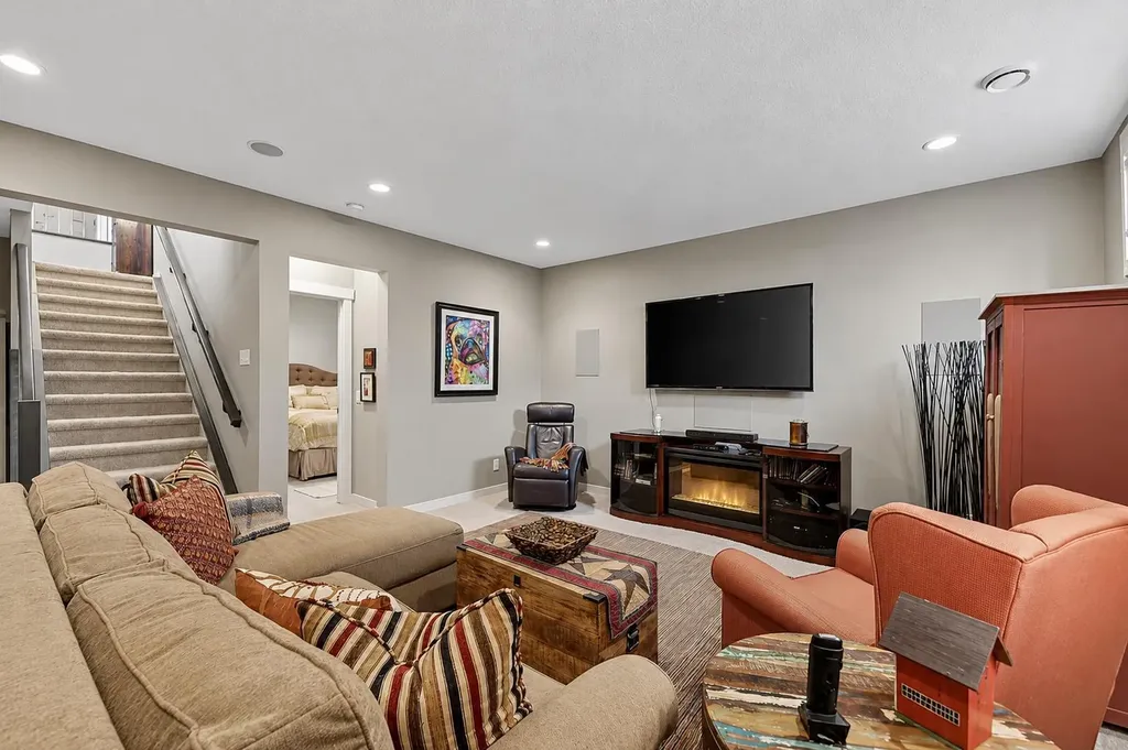43 Cortina Villas SW Calgary AB T3H 0W8