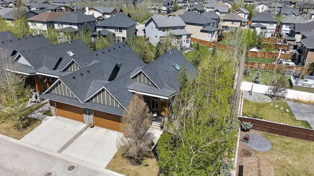 43 Cortina Villas SW Calgary AB T3H 0W8