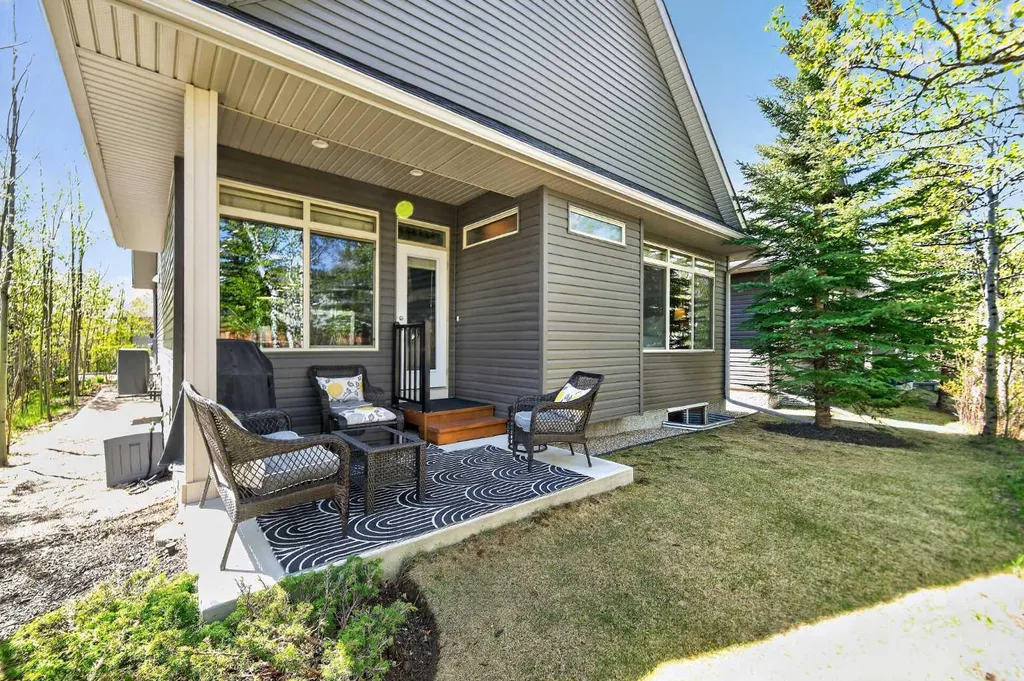 43 Cortina Villas SW Calgary AB T3H 0W8