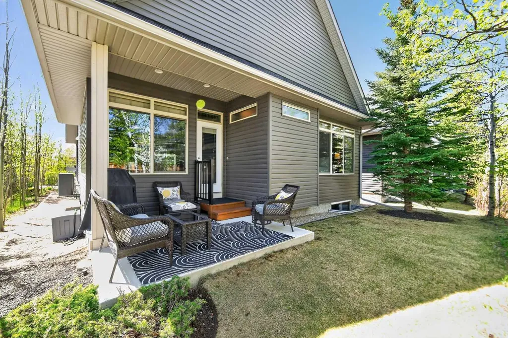 43 Cortina Villas SW Calgary AB T3H 0W8