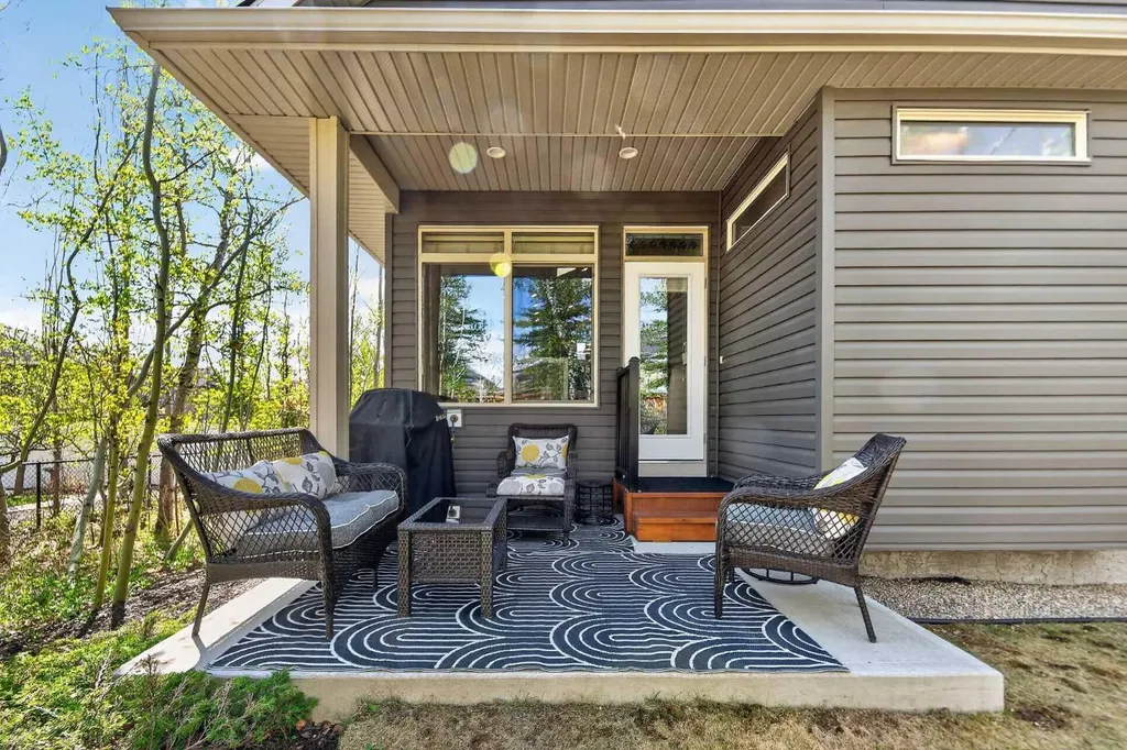 43 Cortina Villas SW Calgary AB T3H 0W8