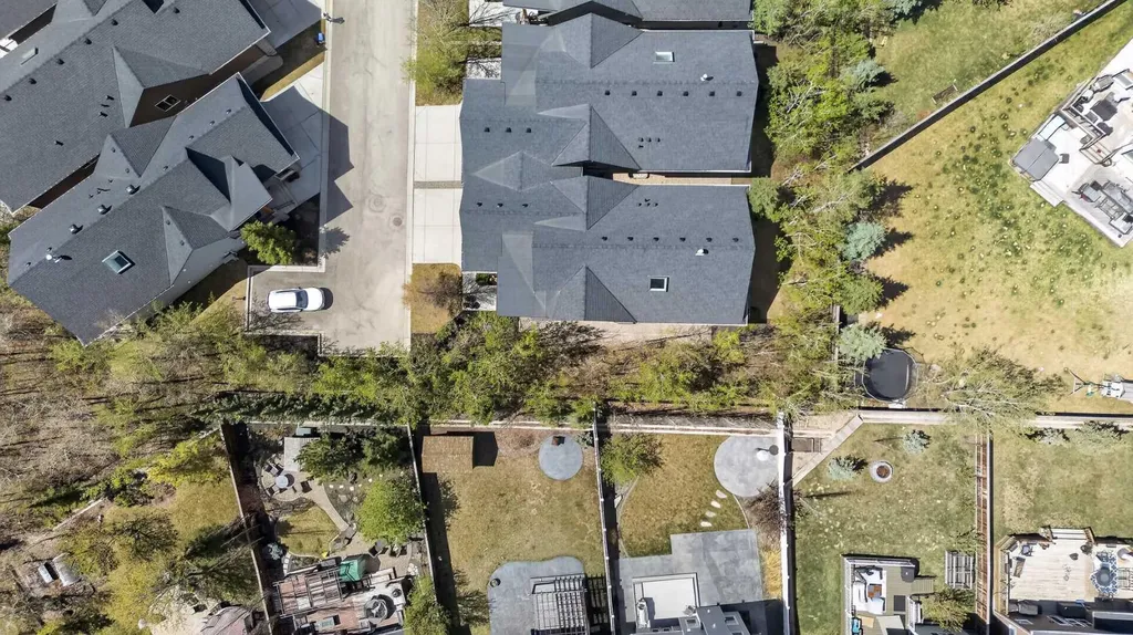 43 Cortina Villas SW Calgary AB T3H 0W8