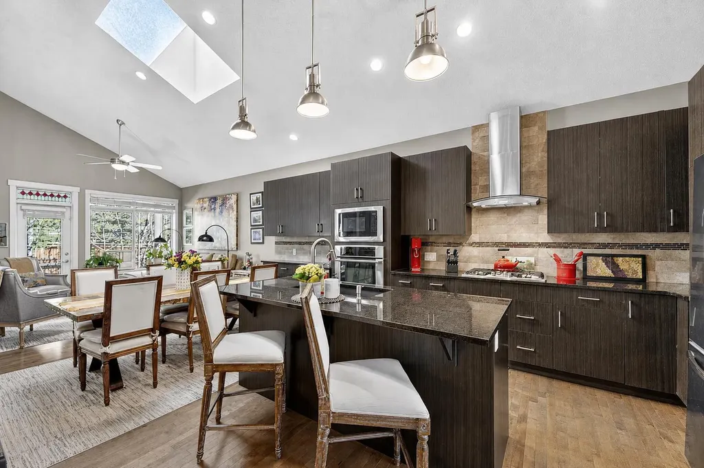 43 Cortina Villas SW Calgary AB T3H 0W8