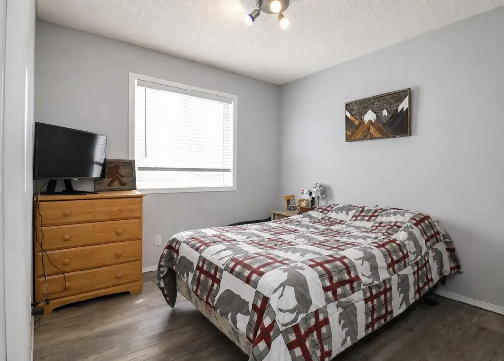 11329 92b Street Grande Prairie AB T8V 7E9