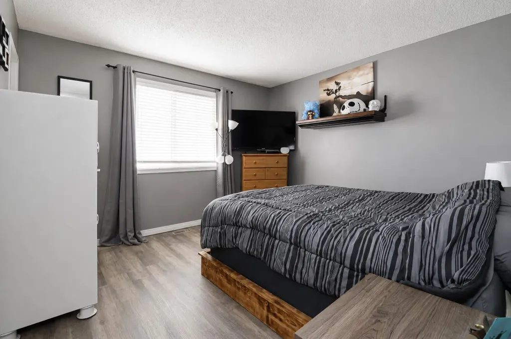 11329 92b Street Grande Prairie AB T8V 7E9