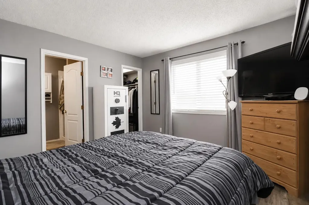 11329 92b Street Grande Prairie AB T8V 7E9