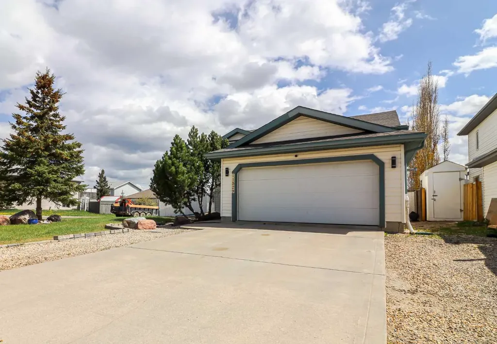11329 92b Street Grande Prairie AB T8V 7E9