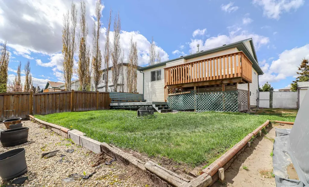 11329 92b Street Grande Prairie AB T8V 7E9