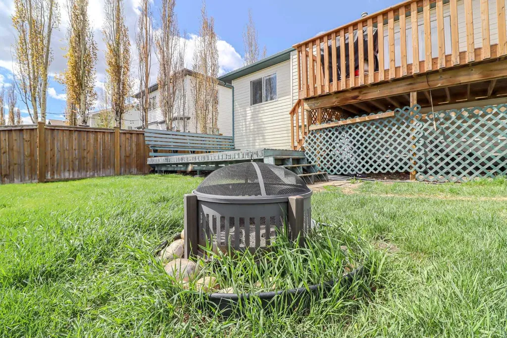 11329 92b Street Grande Prairie AB T8V 7E9