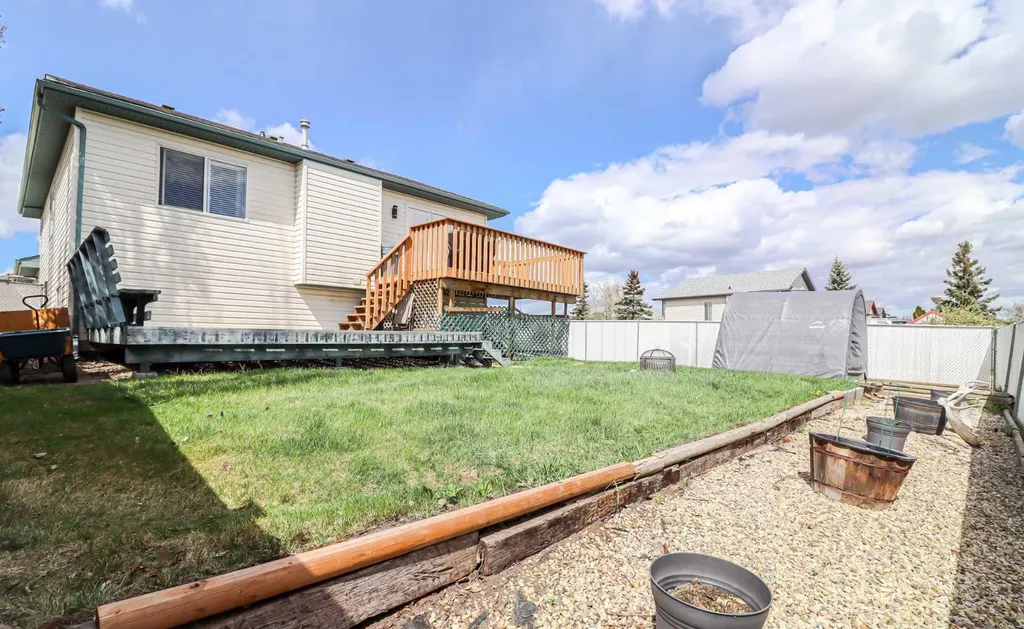 11329 92b Street Grande Prairie AB T8V 7E9