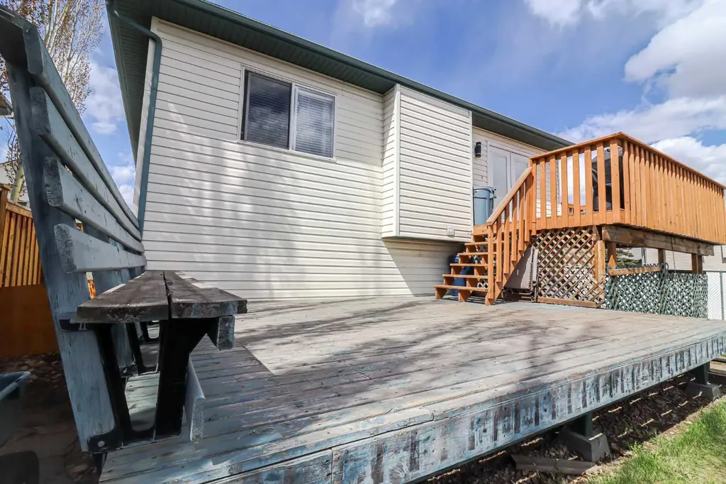 11329 92b Street Grande Prairie AB T8V 7E9