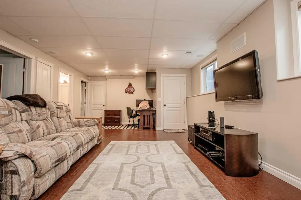 7013 115 Street Grande Prairie AB T8W 0E8