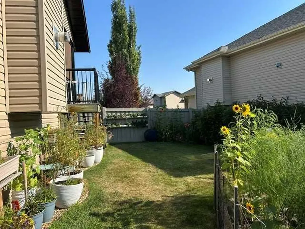 7013 115 Street Grande Prairie AB T8W 0E8