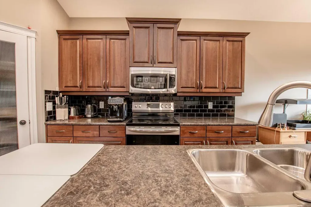 7013 115 Street Grande Prairie AB T8W 0E8