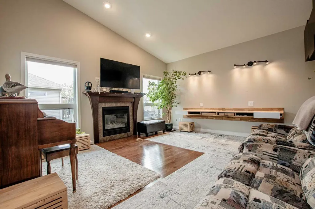 7013 115 Street Grande Prairie AB T8W 0E8