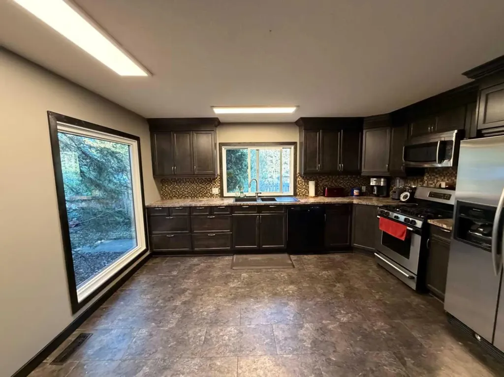 987 1 Avenue Sundre AB T0M 1X0