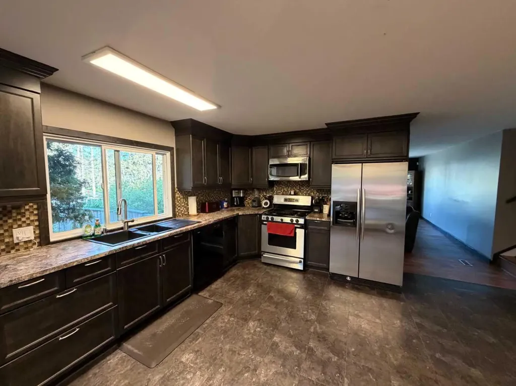 987 1 Avenue Sundre AB T0M 1X0