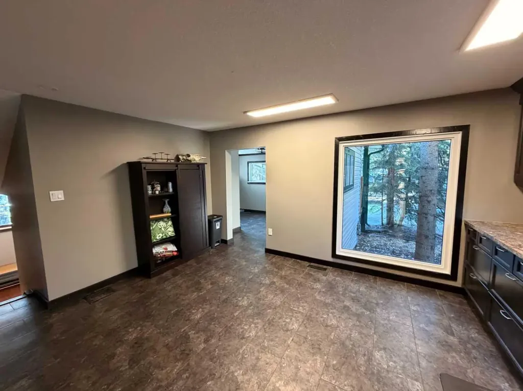 987 1 Avenue Sundre AB T0M 1X0