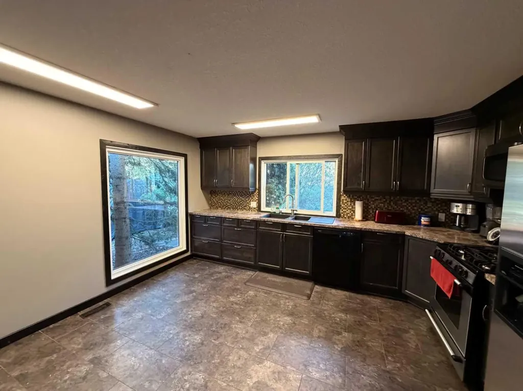 987 1 Avenue Sundre AB T0M 1X0