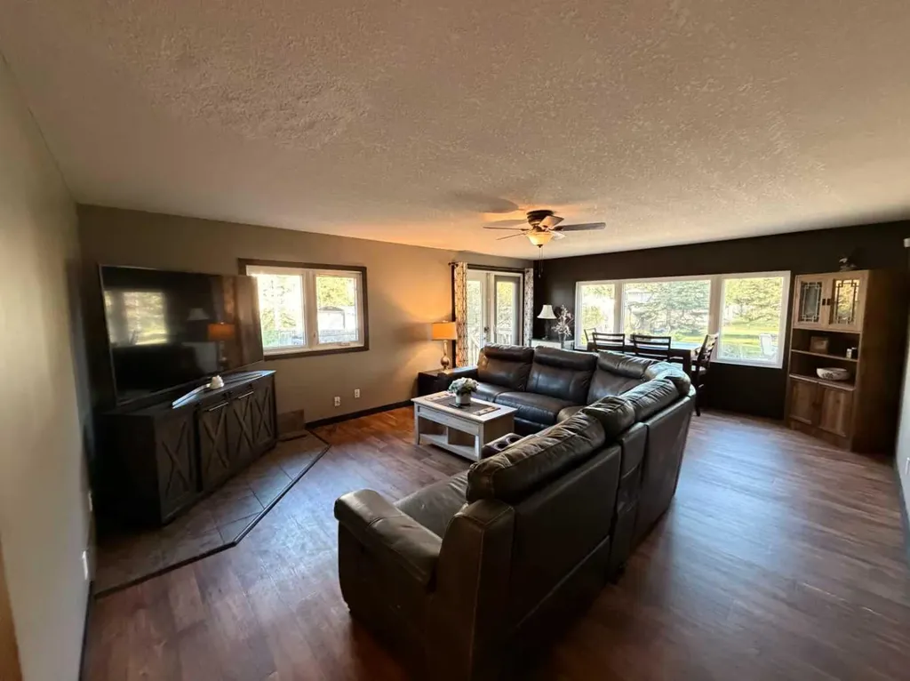 987 1 Avenue Sundre AB T0M 1X0