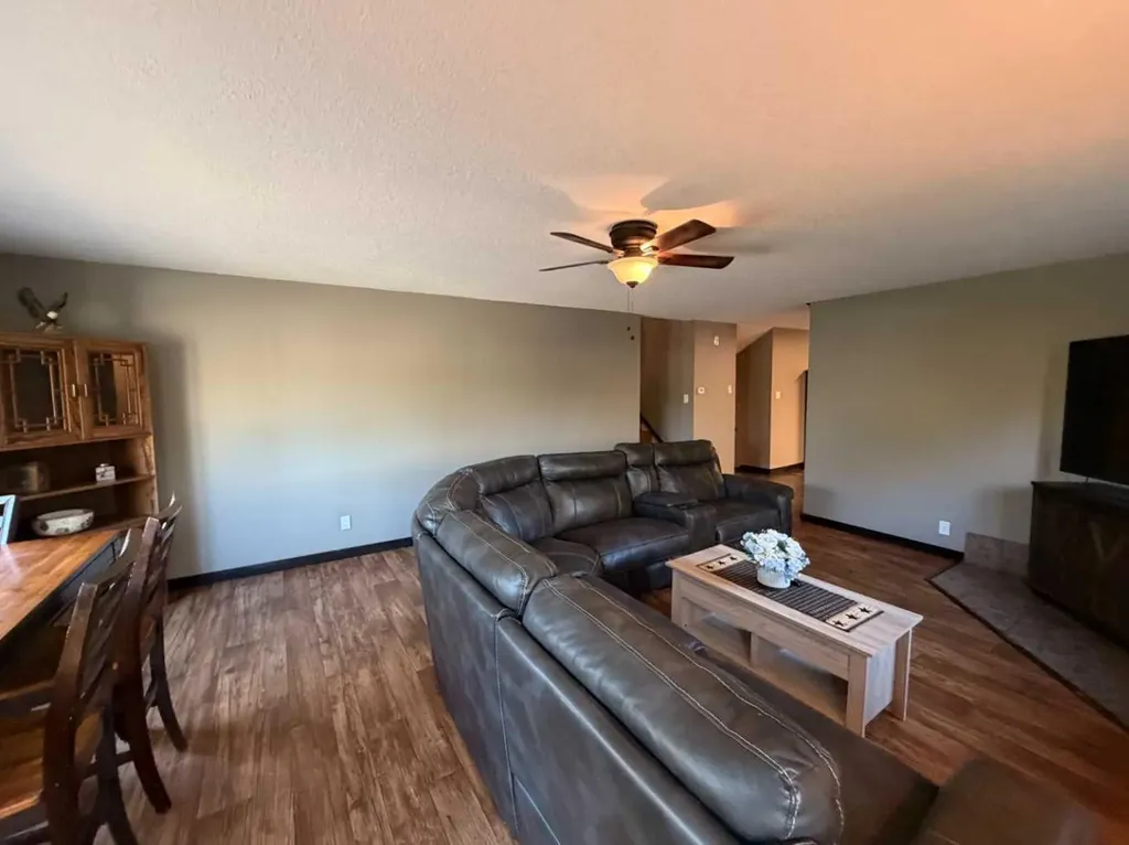 987 1 Avenue Sundre AB T0M 1X0