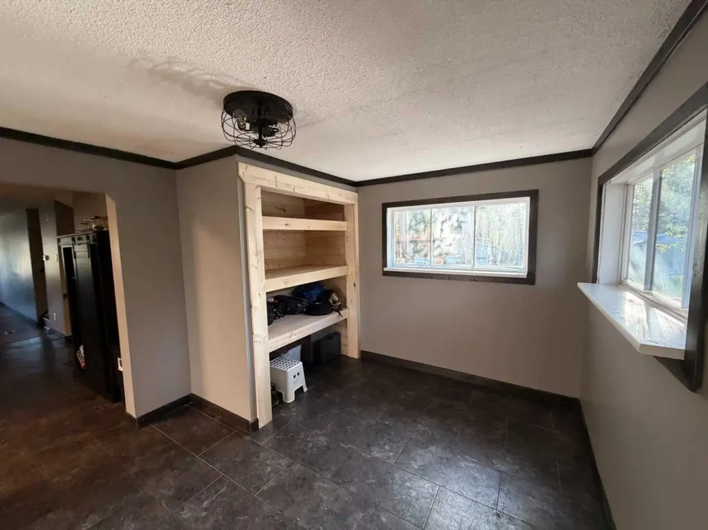 987 1 Avenue Sundre AB T0M 1X0