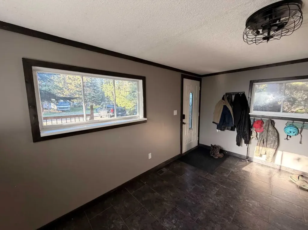 987 1 Avenue Sundre AB T0M 1X0