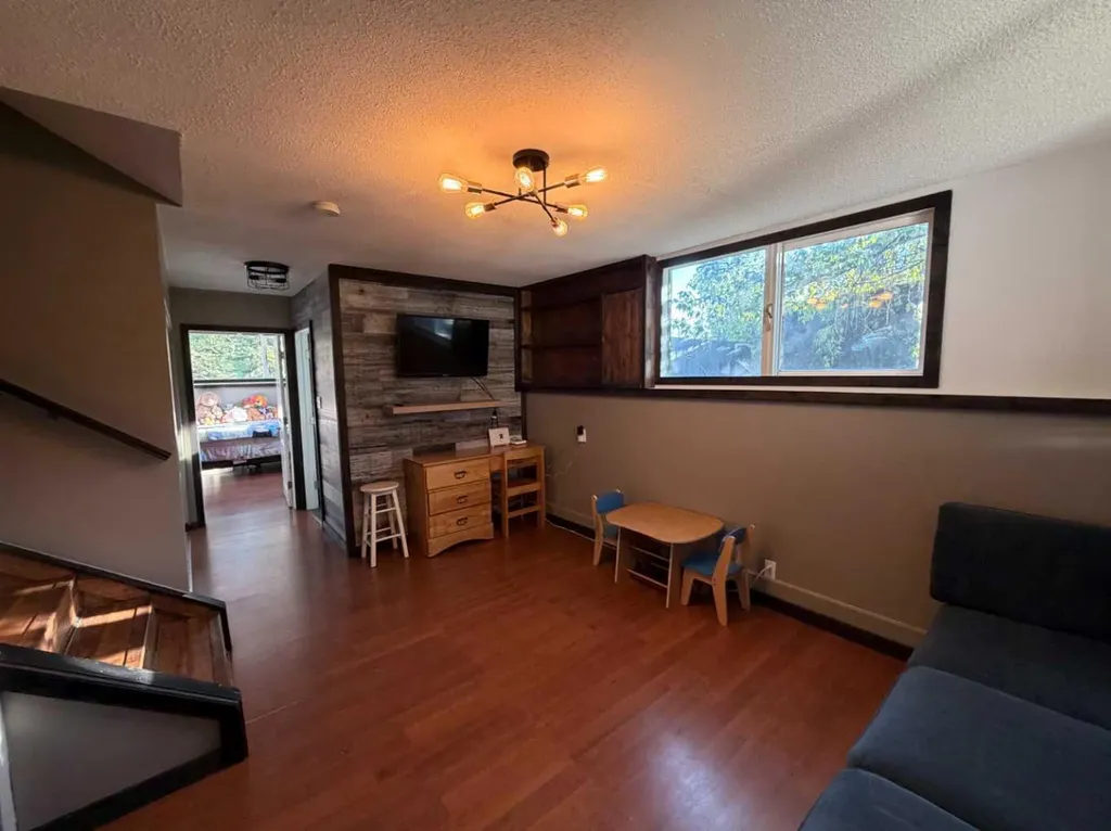 987 1 Avenue Sundre AB T0M 1X0