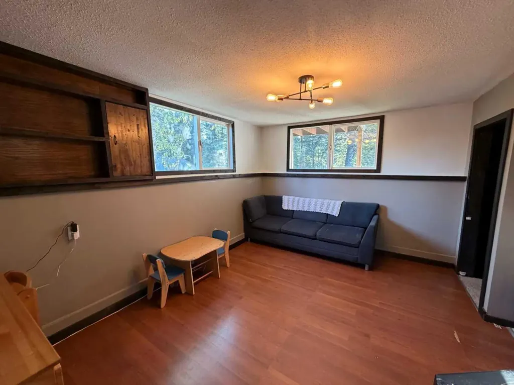 987 1 Avenue Sundre AB T0M 1X0