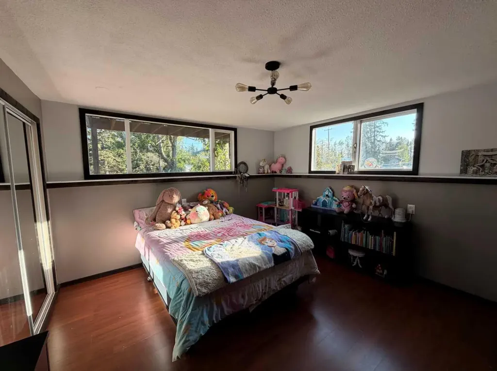 987 1 Avenue Sundre AB T0M 1X0