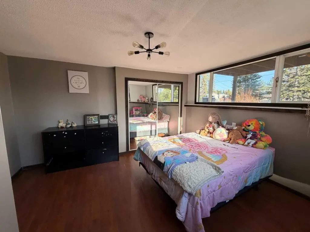 987 1 Avenue Sundre AB T0M 1X0
